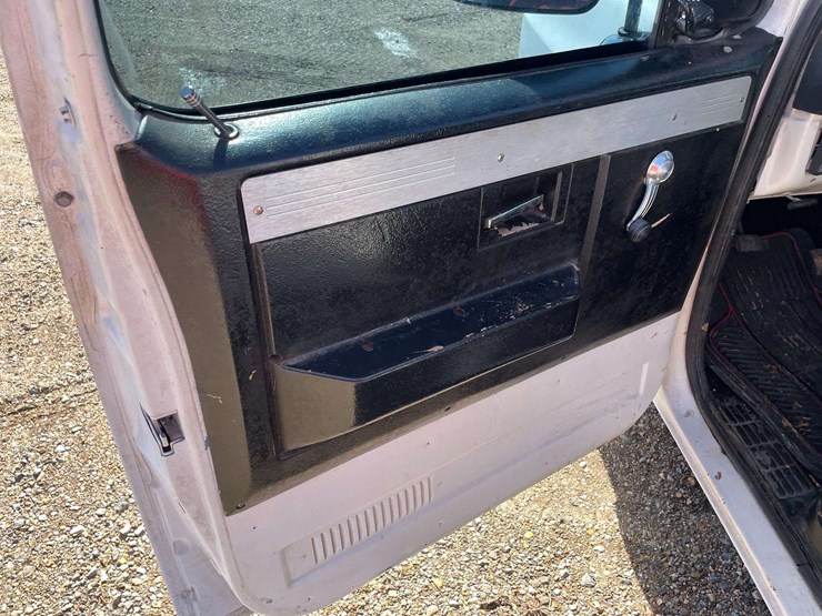 1984-chevrolet-c10-image-9