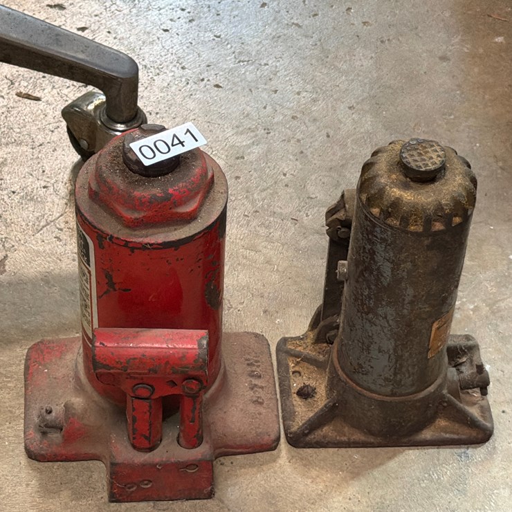 #41 • TWO BOTTLE JACKS