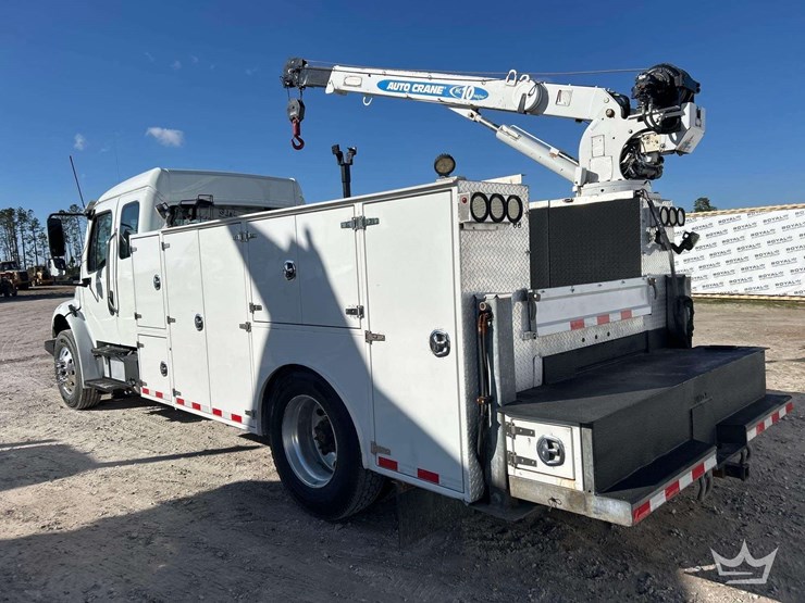 2017-freightliner-m2-106-image-4