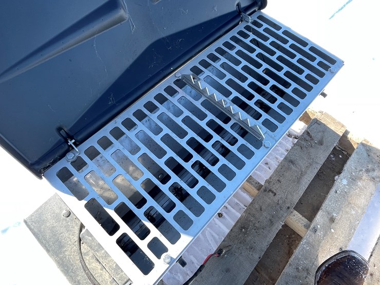 #4948-•-boss-exact-path-drop-salt-spreader-image-9