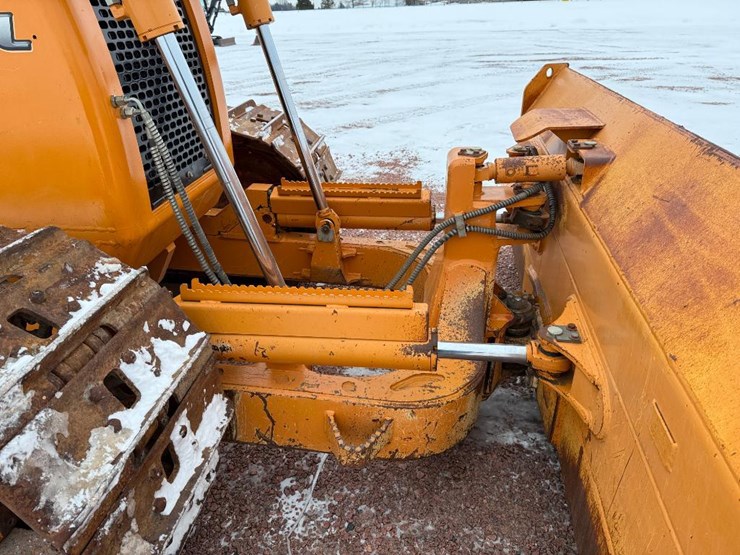 2011-case-1650l-xlt-image-39