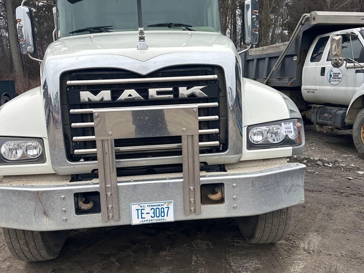 2020-mack-gr64f9-quad/a-dump-truck-image-3