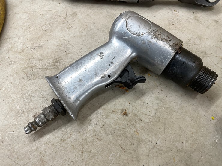 caterpillar-12-image-12