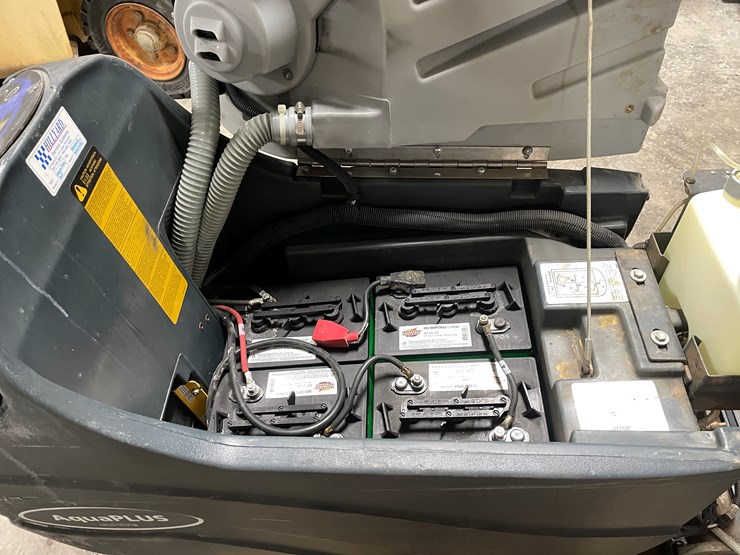 #304-•-advance-aqua-plus-carpet-extractor-image-24