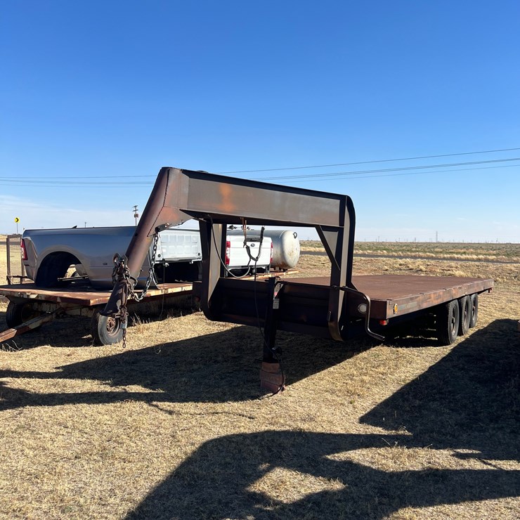GOOSNECK  FLATBED TRAILER