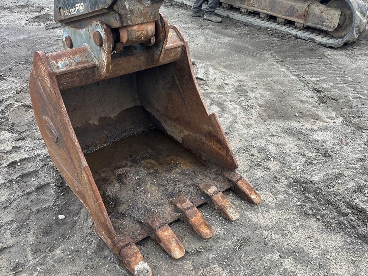 2020-link-belt-145x4-zero-swing-hydraulic-excavator-image-40