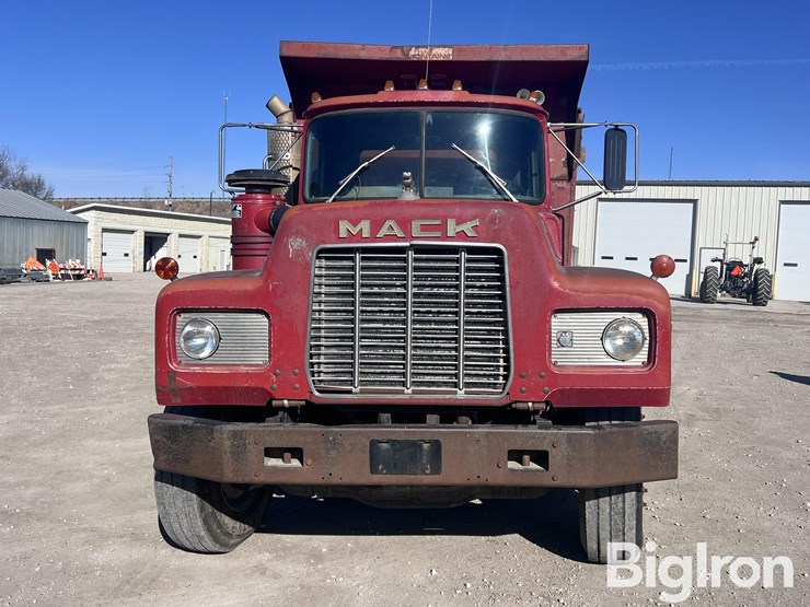 1989-mack-rd690s-image-2