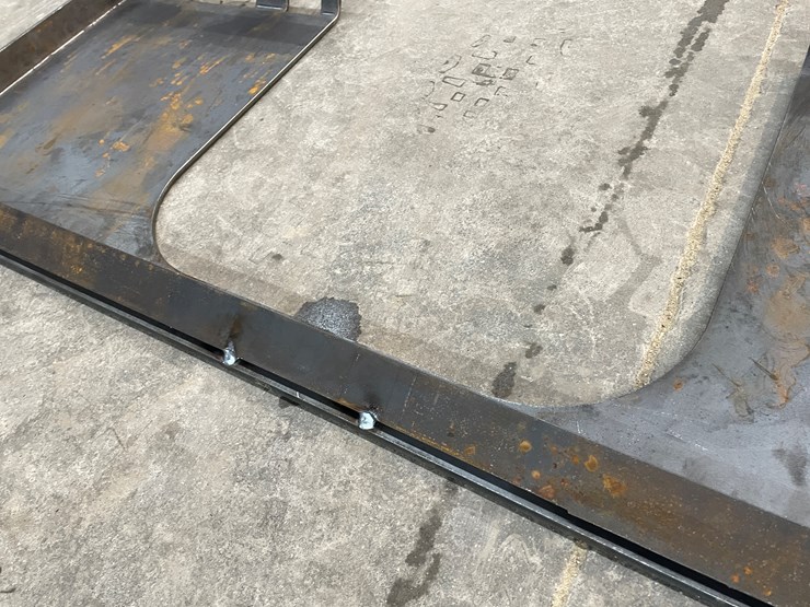 #2473-•-skid-steer-walk-through-weldable-attachment-plate-image-11