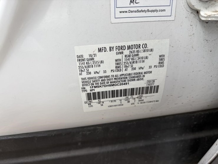 2021-ford-explorer-image-40