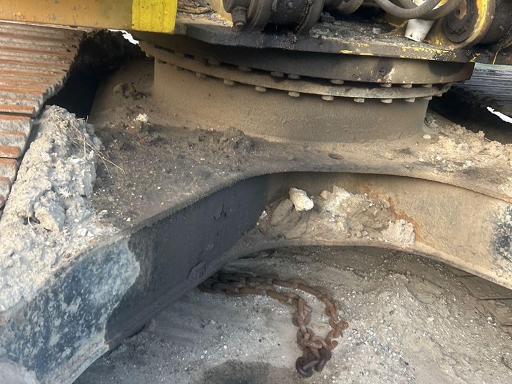 deere-240d-lc-image-28