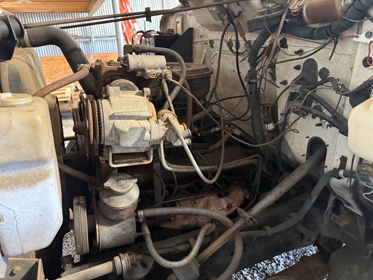 #5-•-1983-international-1724;-1734;-1754-digger-truck-image-10