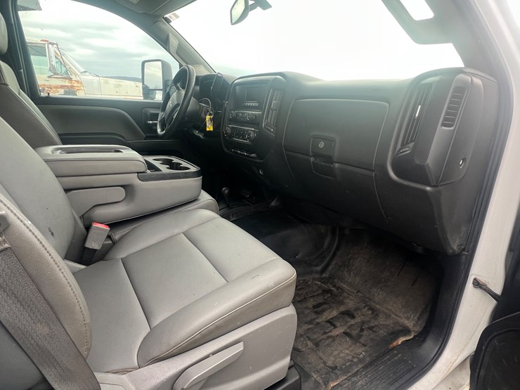 2016-chevrolet-2500-image-16