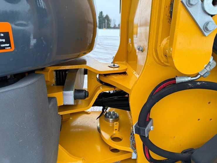 2019-deere-244l-image-46