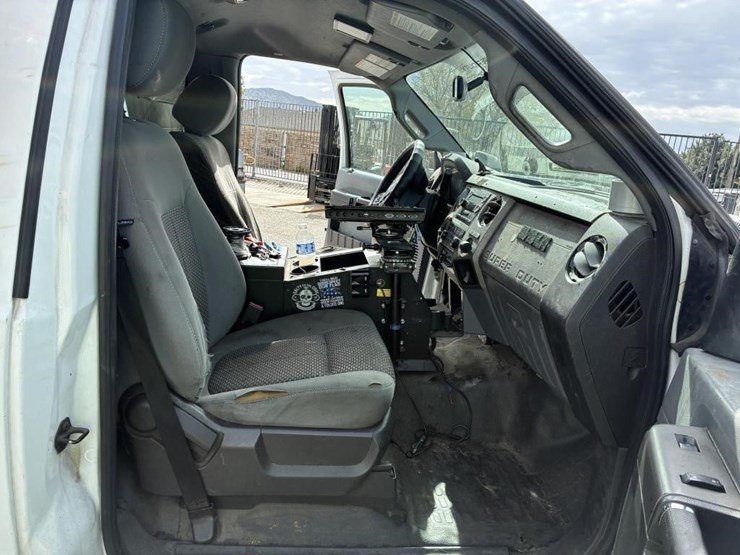 2012-ford-f550-image-9