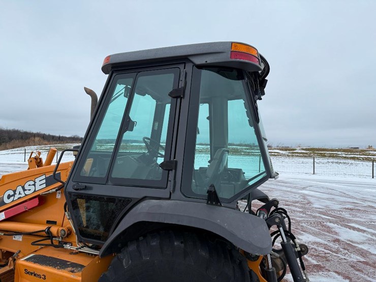 2011-case-570m-xt-image-23