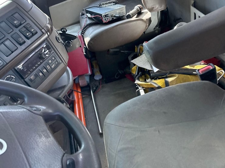 2017-volvo-vnl64-t/a-truck-tractor-image-14