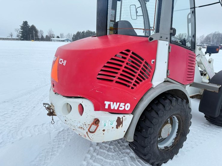 2013-takeuchi-tw50-image-26