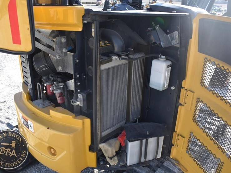 2021-deere-26g-image-29