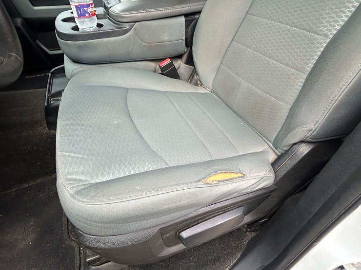 2016-ram-1500-slt-image-31