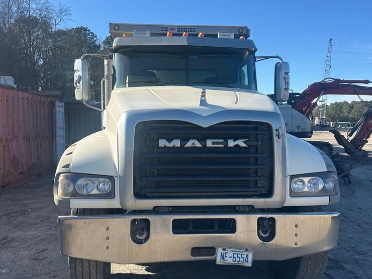2019-mack-gr64f9-quad/a-dump-truck-image-3