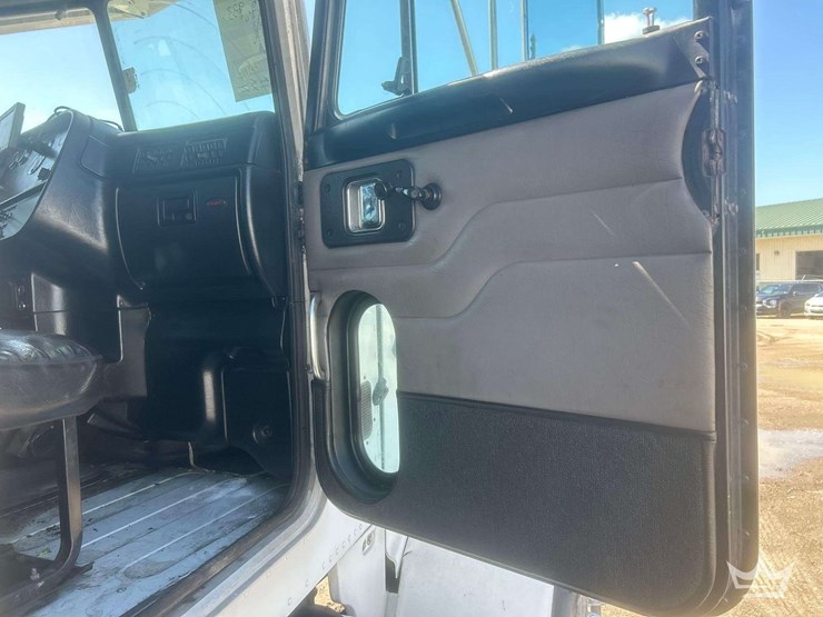 2005-peterbilt-357-image-35