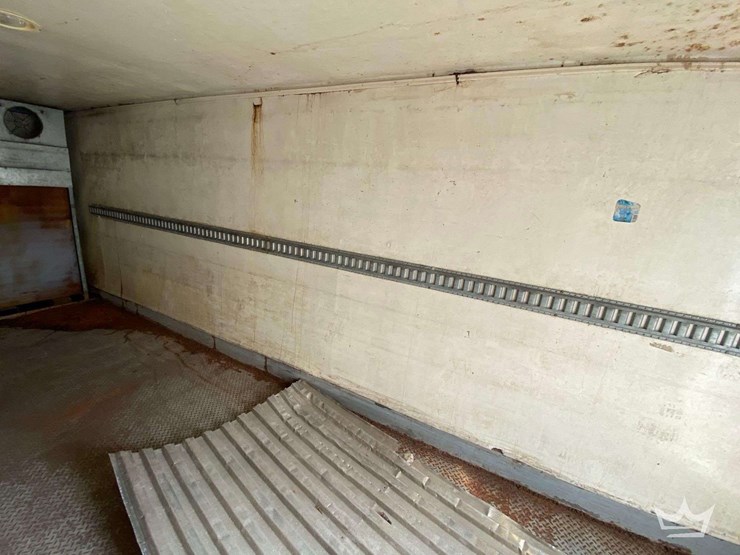 2005-freightliner-m2-106-image-21