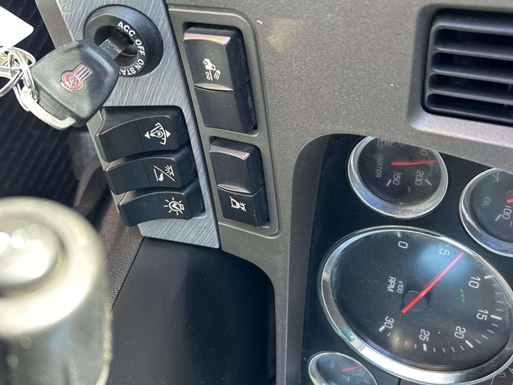 2019-kenworth-t880-image-17