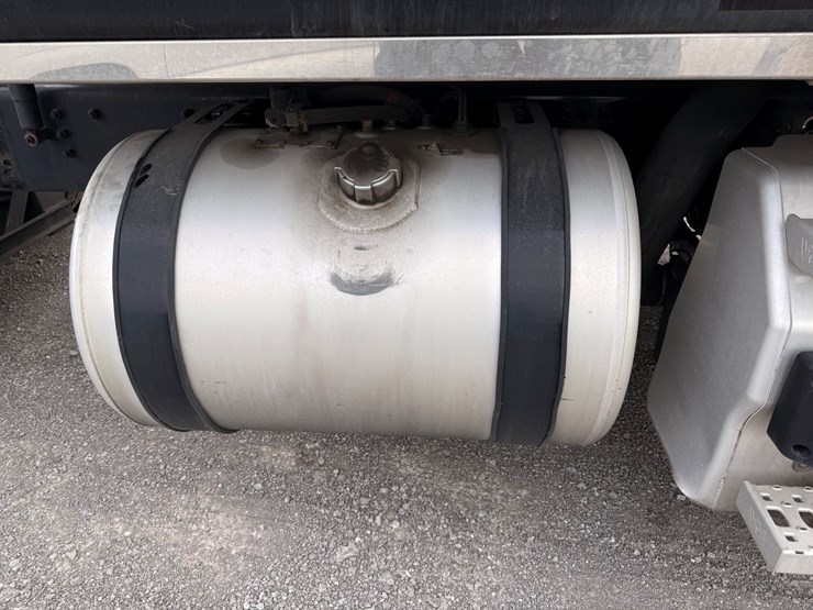 2022-western-star-49x-image-19