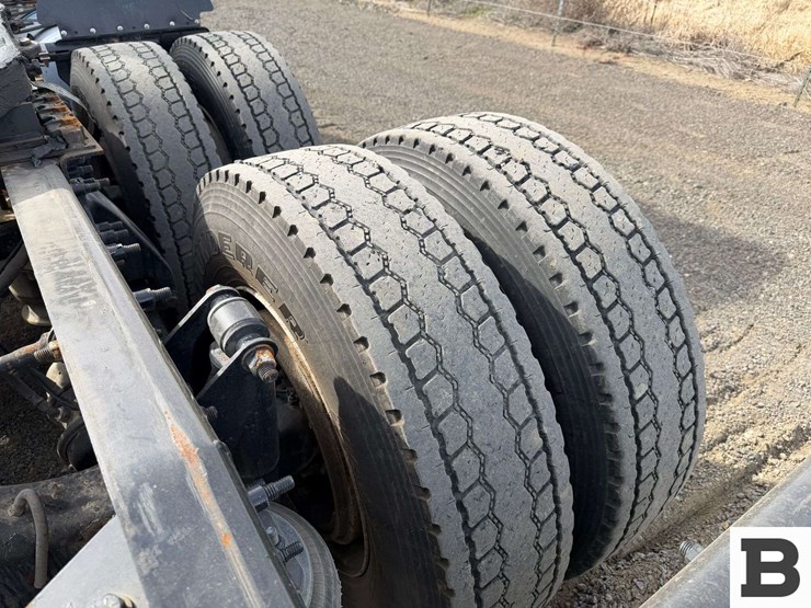 2017-freightliner-cascadia-125-image-28