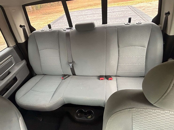 2016-ram-1500-slt-image-28