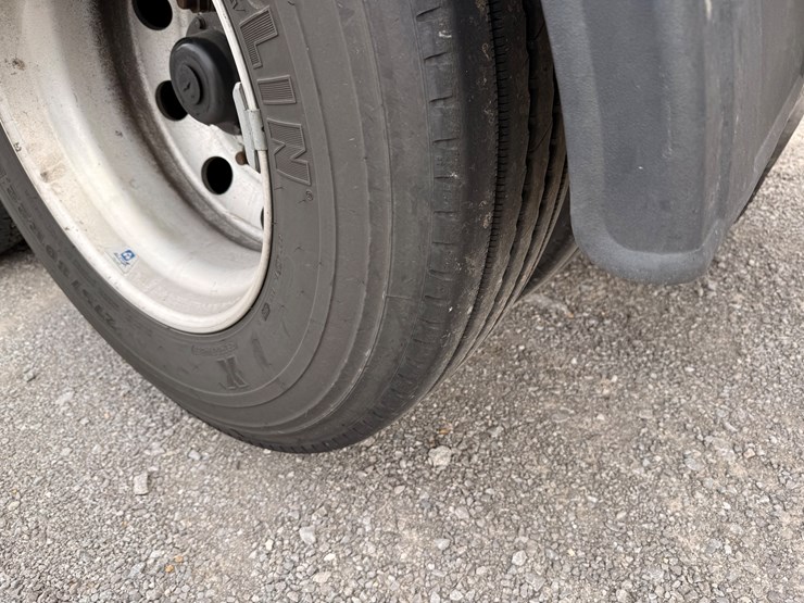 2022-western-star-49x-image-22