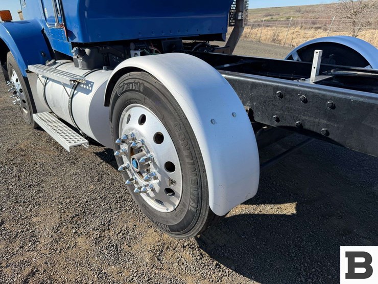 2015-kenworth-t800-image-18