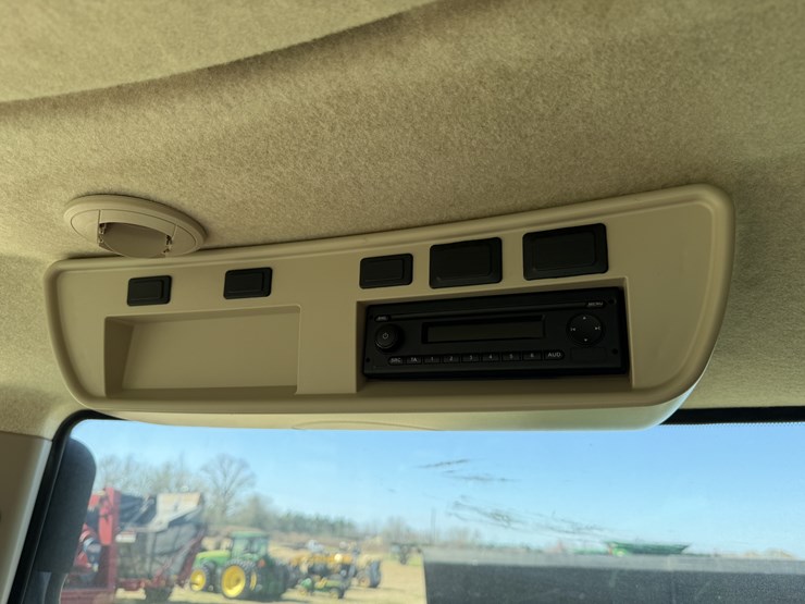 2017-john-deere-r4030-image-16