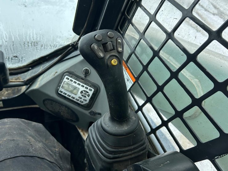 2021-bobcat-t770-image-25