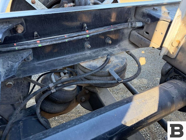 2015-kenworth-t800-image-15