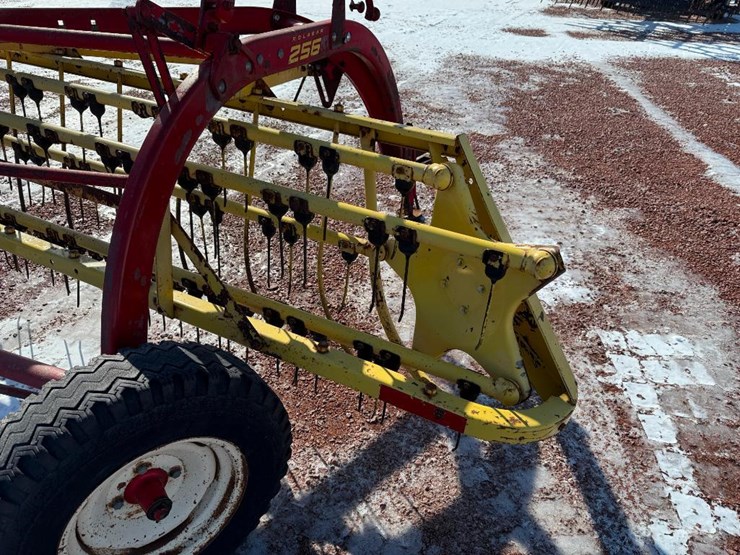 new-holland-256-image-10