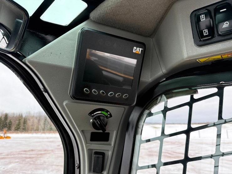 2022-caterpillar-246d3-image-33