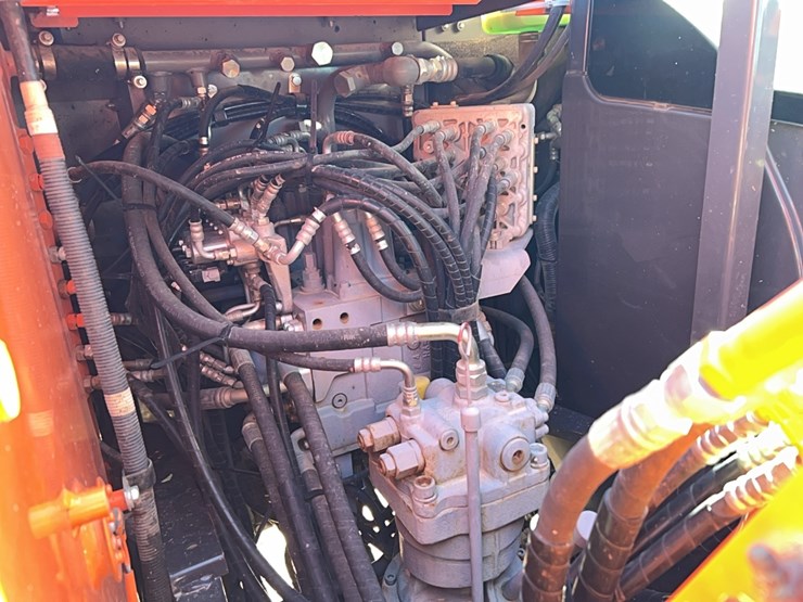 2017-hitachi-zx120-6-image-12