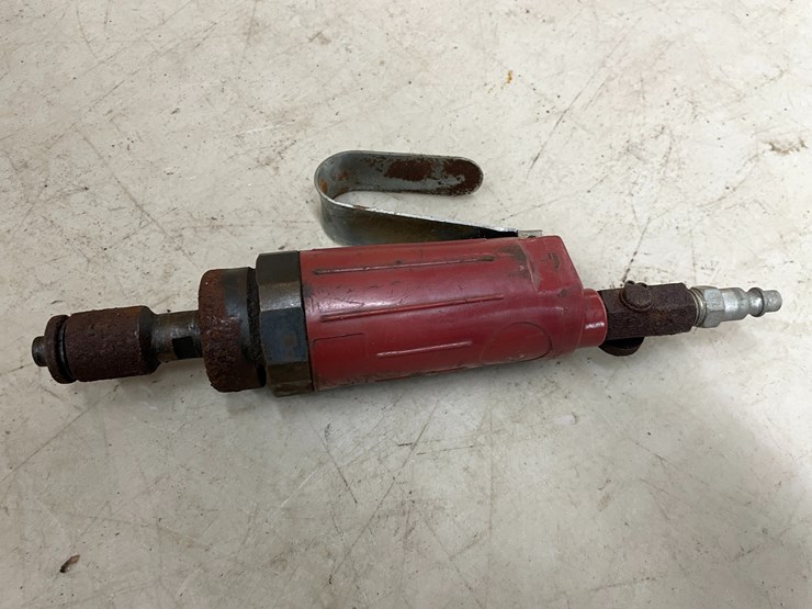 caterpillar-12-image-20