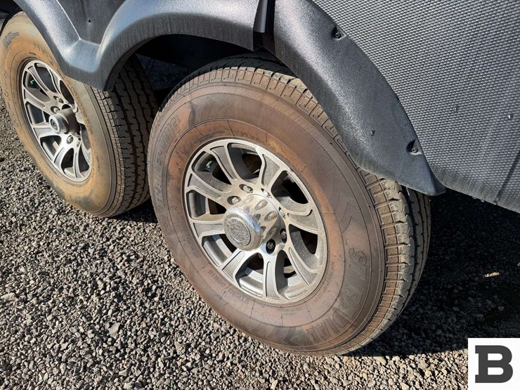 2018-keystone-sprinter-5th-wheel-trailer-image-22