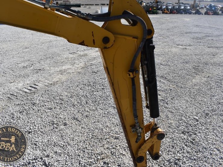 2015-caterpillar-303e-cr-image-40