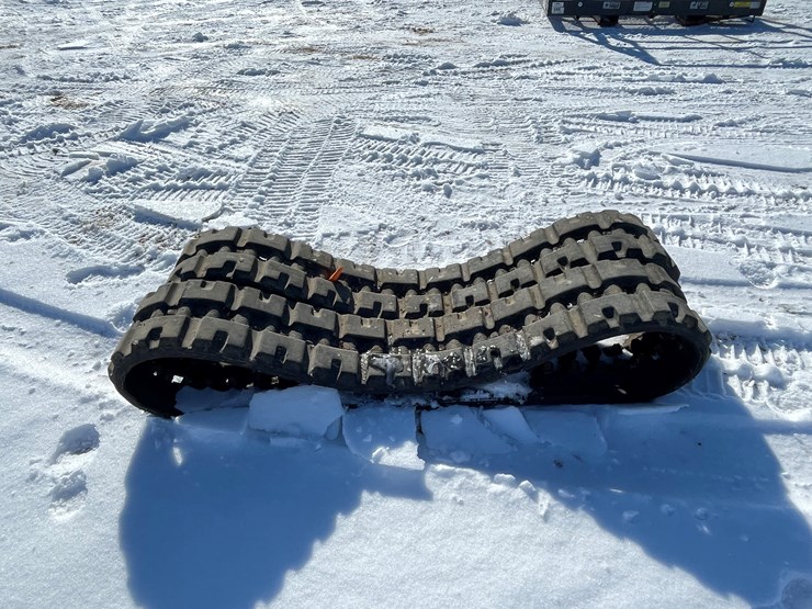 #4949-•-pair-of-skid-steer-tracks-image-4