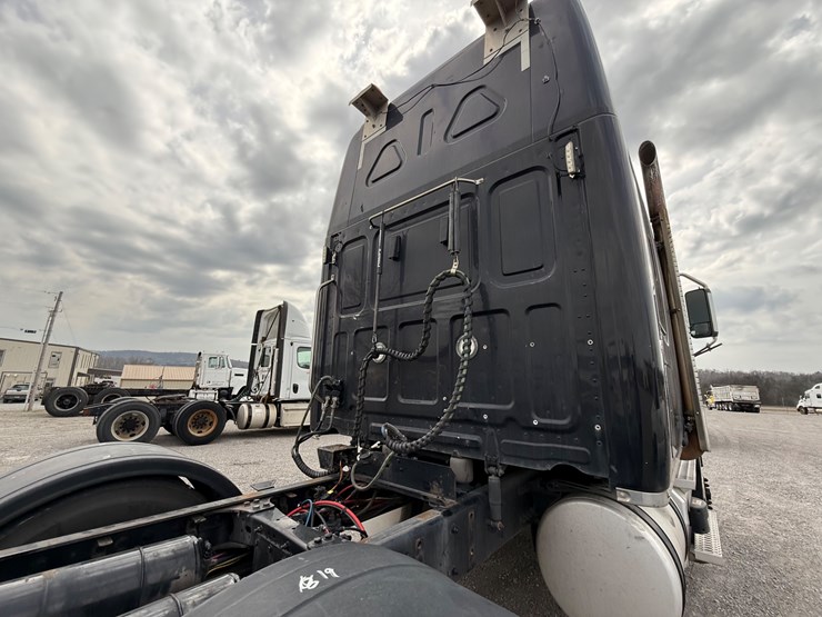 2022-western-star-49x-image-20