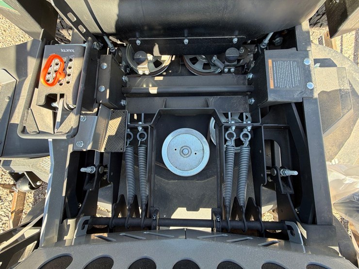 2025-yakta-yxr-920-commercial-zero-turn-mower-image-9