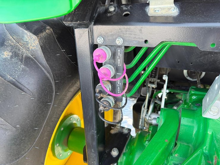 john-deere-4052r-image-23