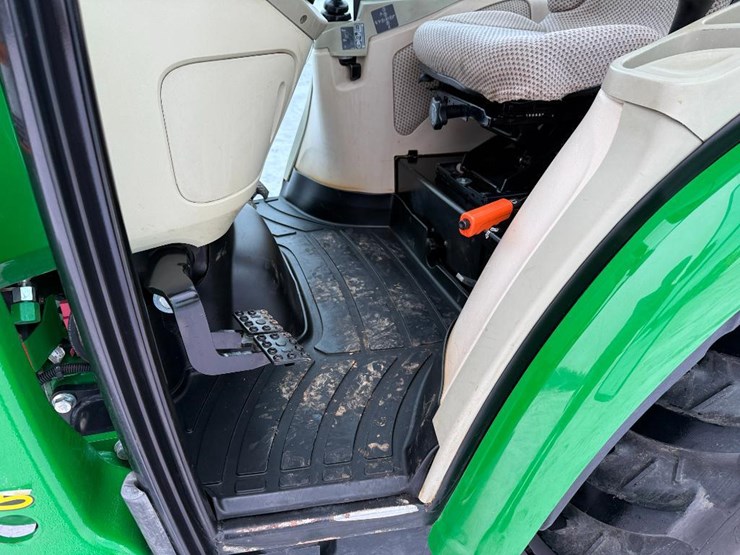 john-deere-3033r-image-47