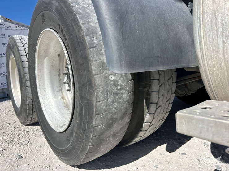 2016-freightliner-cascadia-125-image-33