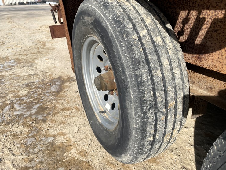 #300-•-2005-towmaster-dual-axle-trailer-(sells-with-no-title)-image-38