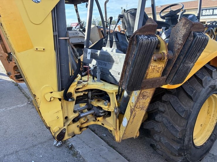 new-holland-b95-image-16