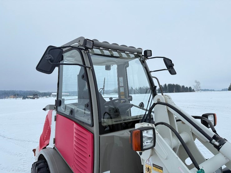 2013-takeuchi-tw50-image-18